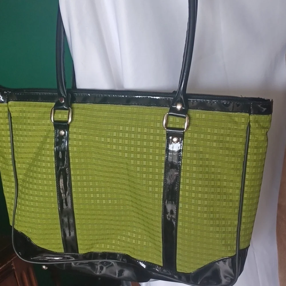 GNDI shoulder computer bag w coushioned interior global new beginnings Indiana